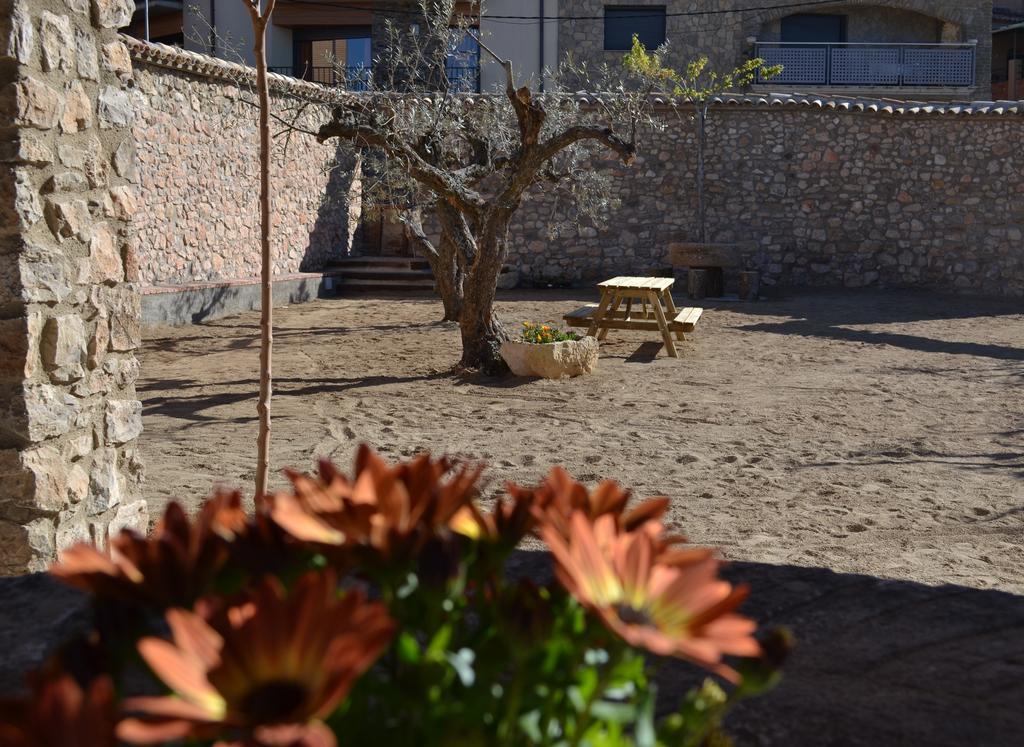 Cal Ribero Aparthotel Vilanova De La Sal Exteriör bild