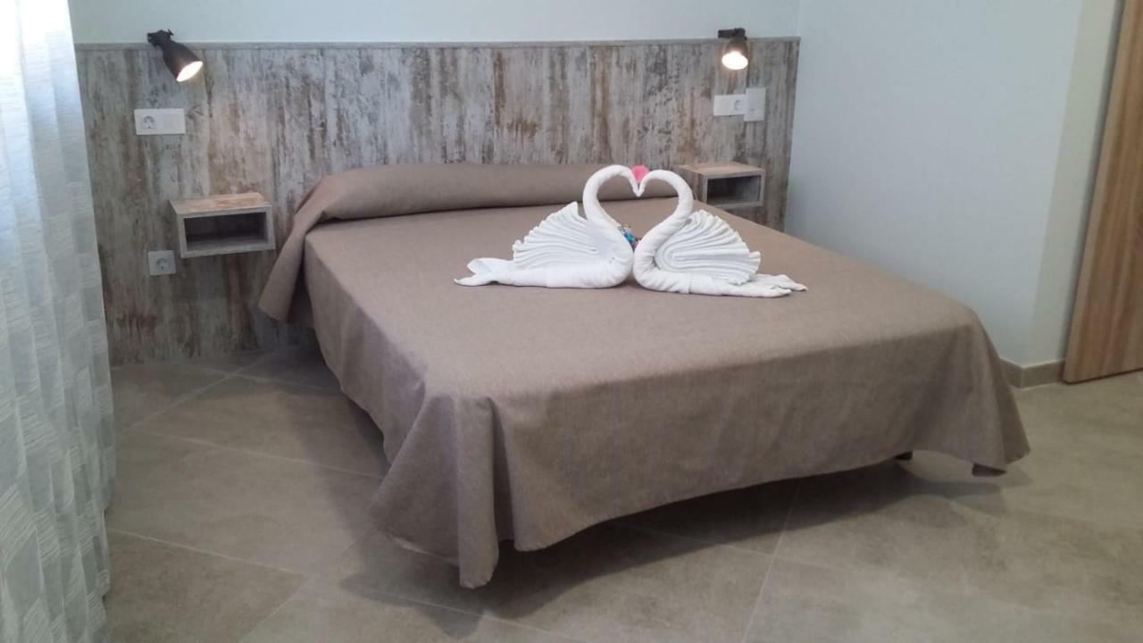 Cal Ribero Aparthotel Vilanova De La Sal Exteriör bild