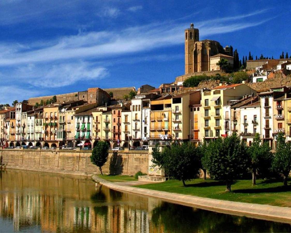 Cal Ribero Aparthotel Vilanova De La Sal Exteriör bild